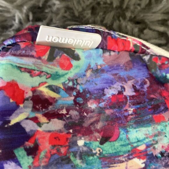 NWT! Lululemon Everywhere Belt Bag 1L Colorful Abstract - Picture 6 of 7